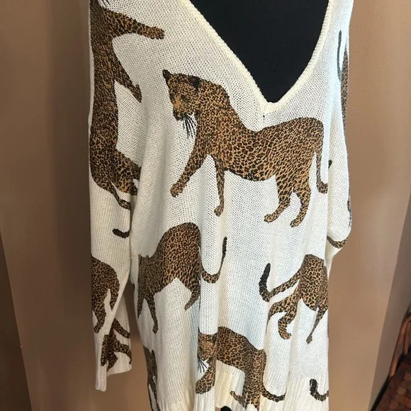 SHOW ME YOUR MUMU Oversized Hug Me Sweater Tossed Leopard Loose Knit V Neck L - Picture 3 of 10